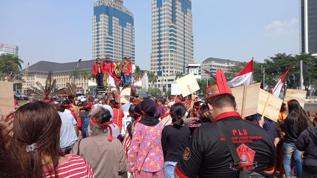 Masyarakat Adat Dayak Demo di Monas, Ini 7 Tuntutannya ke Presiden