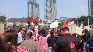Masyarakat Adat Dayak Demo di Monas, Ini 7 Tuntutannya ke Presiden