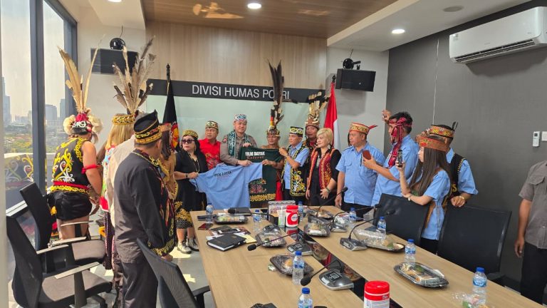 Audiensi ke Mabes Polri, Tim Film Dayak Kolosal Dapat Dukungan Penuh dari Polri49000fe4812f 2