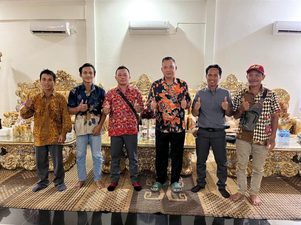 Jalan Minso Rusak Terus, Masyarakat Datang Langsung Menghadap Bupati Bengkayang
