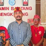 Pimpinan PT BORNEO TWINDO GROUP, Yulius Aho Berikan Beasiswa kepada Pemenang Bujang Dara Barape’ Sawa’ 2026