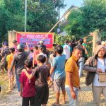 Ratusan Warga Desa Dharma Bakti Geruduk Kandang Ayam di Tengah Permukiman, Gelar Ritual Adat untuk Penutupan Permanen