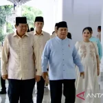 Jajaran Menteri dan Pejabat Halalbihalal dengan Presiden di Istana